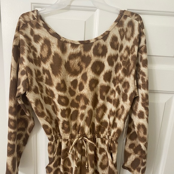 Cheetah romper - Picture 2 of 3